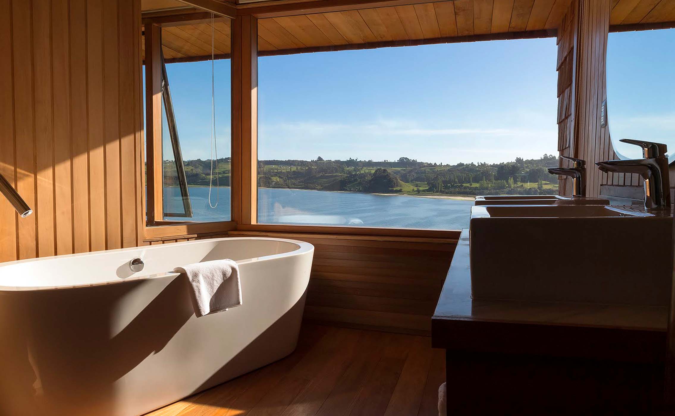 One of the best Chile hotels: can you imagine a better view from the tub?